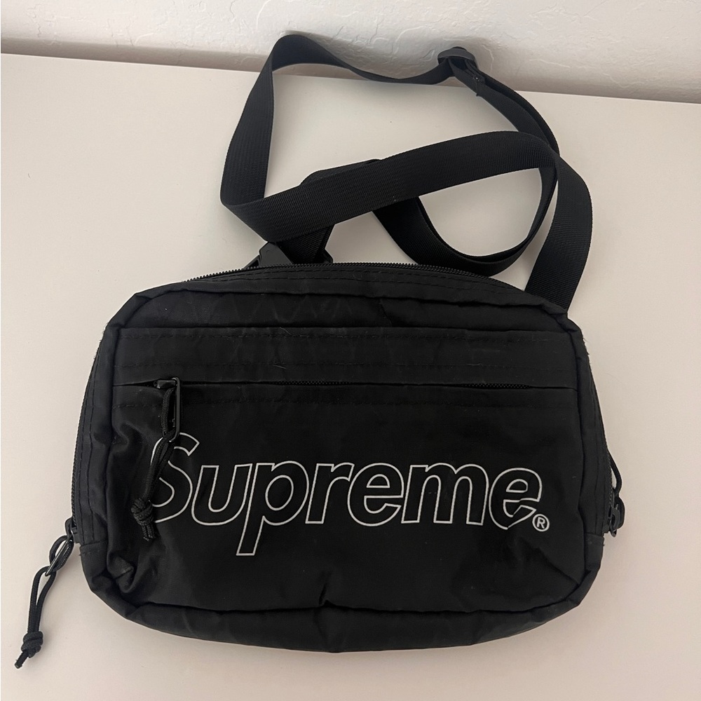 Supreme Shoulder Bag (FW18)